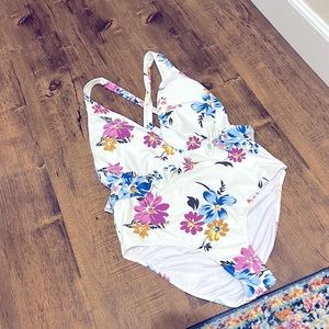 Brand new CupShe White Floral one Piece Women’s Swimsuit